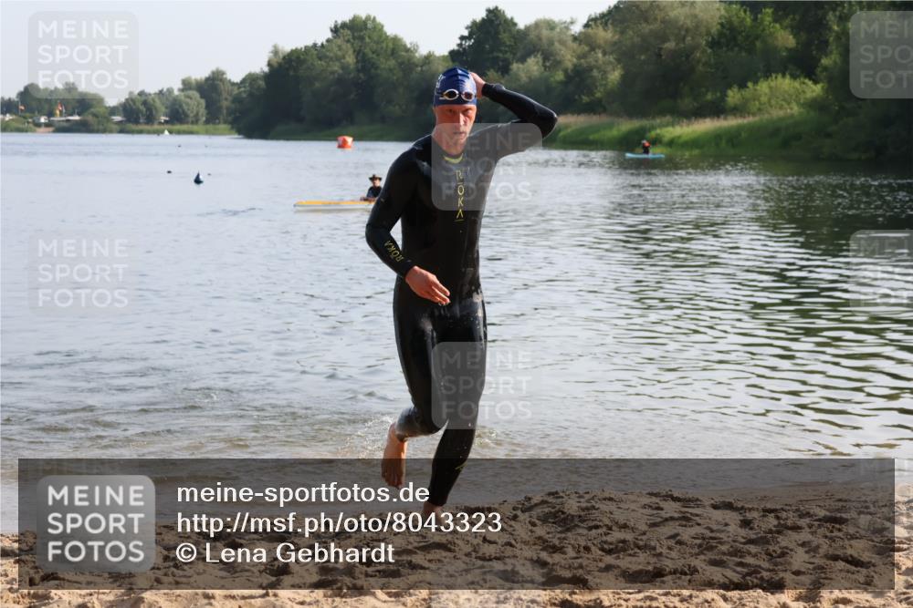 15.06.2025 - 27. Vierlanden-Triathlon Lena Gebhardt http://msf.ph/oto/8043323 15.06.2025 08:30:30 Schwimmen 17, 37 meine-sportfotos.de