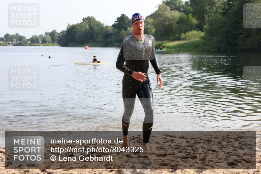 15.06.2025 - 27. Vierlanden-Triathlon Lena Gebhardt http://msf.ph/oto/8043325 15.06.2025 08:30:31 Schwimmen 17, 37 meine-sportfotos.de