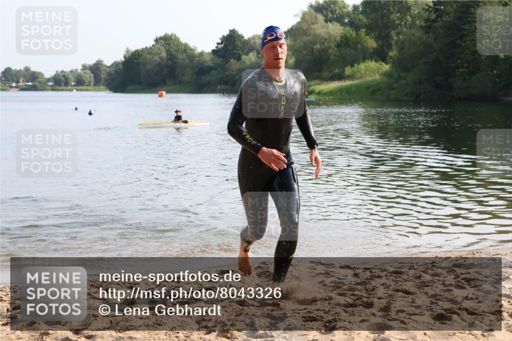 15.06.2025 - 27. Vierlanden-Triathlon Lena Gebhardt http://msf.ph/oto/8043326 15.06.2025 08:30:31 Schwimmen 17, 37 meine-sportfotos.de