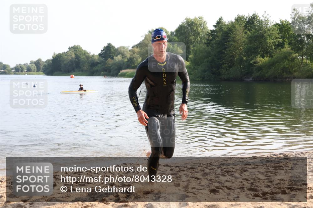 15.06.2025 - 27. Vierlanden-Triathlon Lena Gebhardt http://msf.ph/oto/8043328 15.06.2025 08:30:31 Schwimmen 17, 37 meine-sportfotos.de