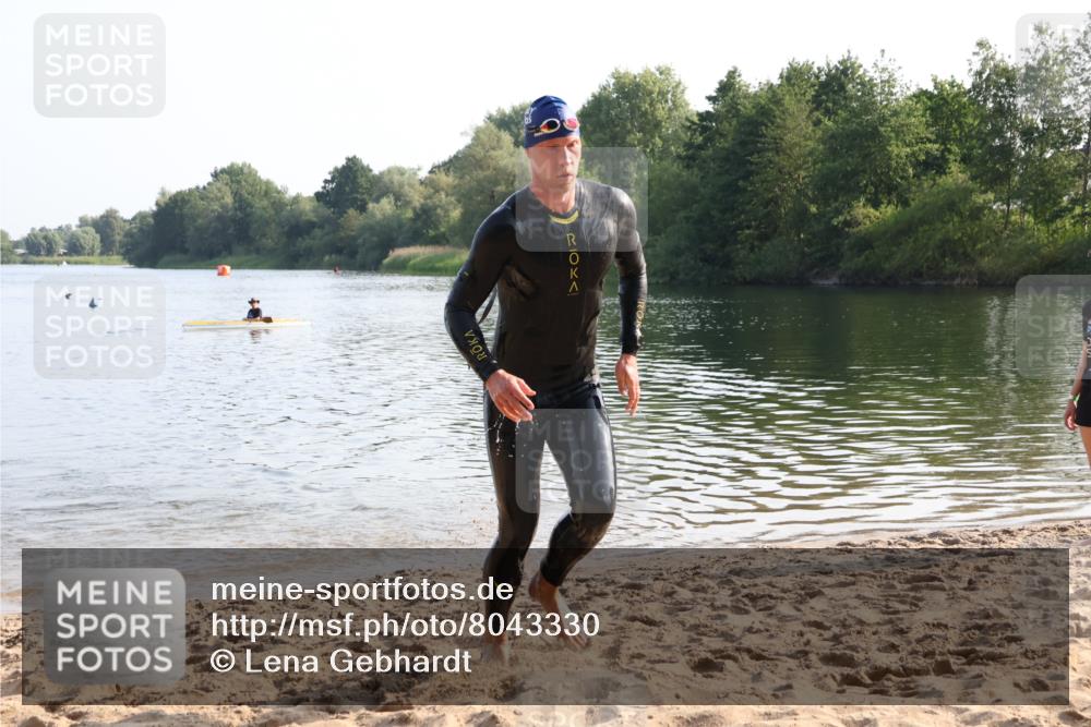 15.06.2025 - 27. Vierlanden-Triathlon Lena Gebhardt http://msf.ph/oto/8043330 15.06.2025 08:30:31 Schwimmen 17, 37 meine-sportfotos.de