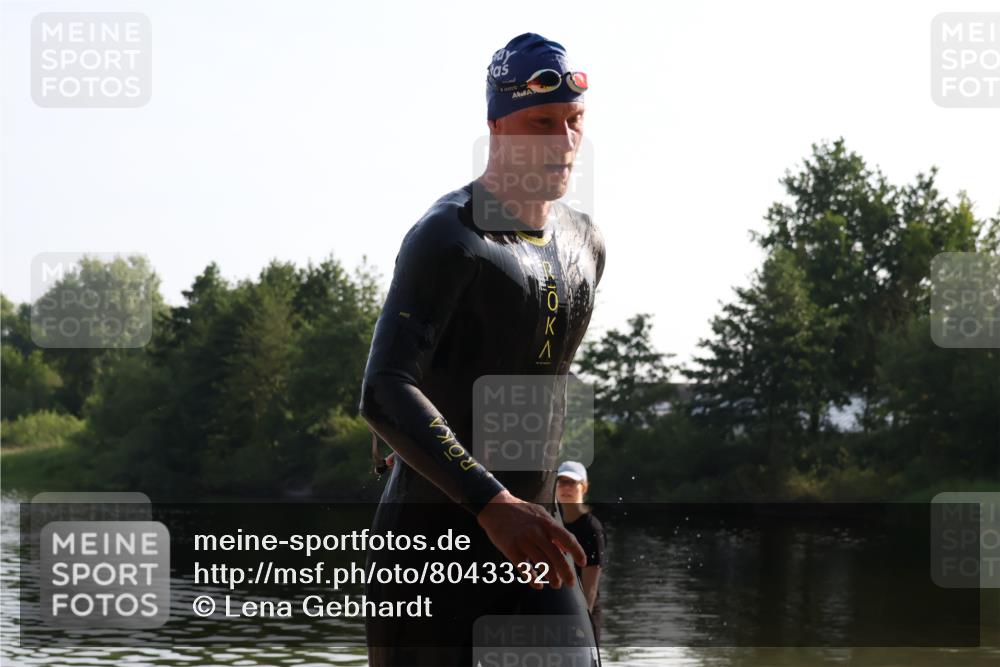 15.06.2025 - 27. Vierlanden-Triathlon Lena Gebhardt http://msf.ph/oto/8043332 15.06.2025 08:30:32 Schwimmen 17, 37 meine-sportfotos.de