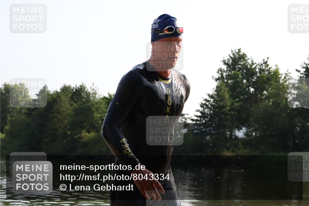 15.06.2025 - 27. Vierlanden-Triathlon Lena Gebhardt http://msf.ph/oto/8043334 15.06.2025 08:30:32 Schwimmen 17, 37 meine-sportfotos.de