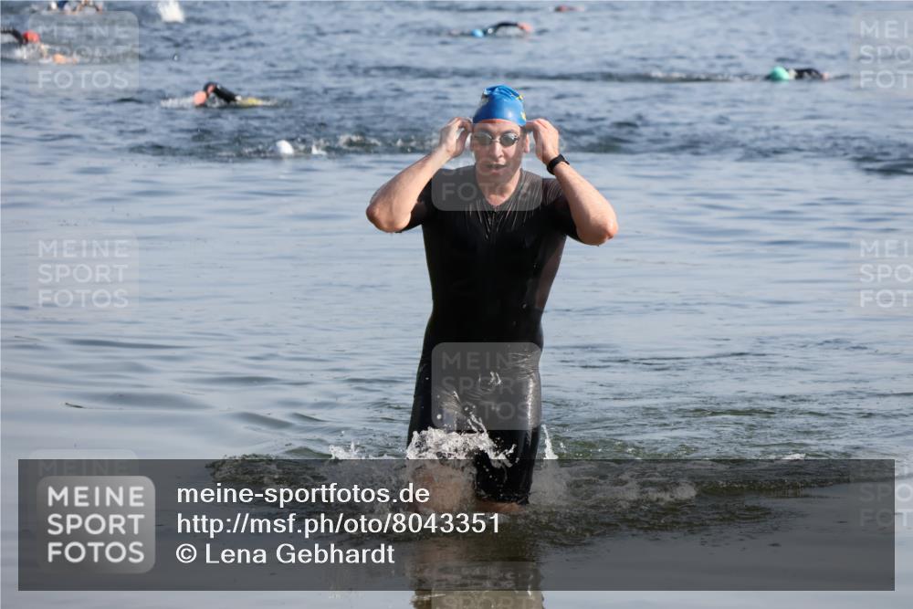 15.06.2025 - 27. Vierlanden-Triathlon Lena Gebhardt http://msf.ph/oto/8043351 15.06.2025 08:31:52 Schwimmen 30, 178 meine-sportfotos.de