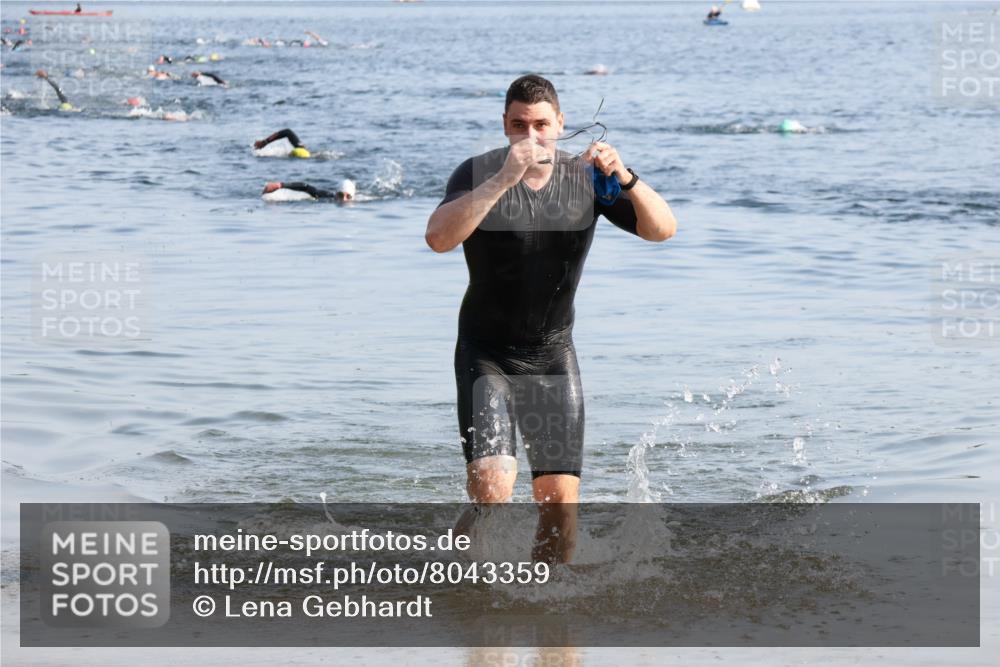 15.06.2025 - 27. Vierlanden-Triathlon Lena Gebhardt http://msf.ph/oto/8043359 15.06.2025 08:31:54 Schwimmen 30, 178 meine-sportfotos.de