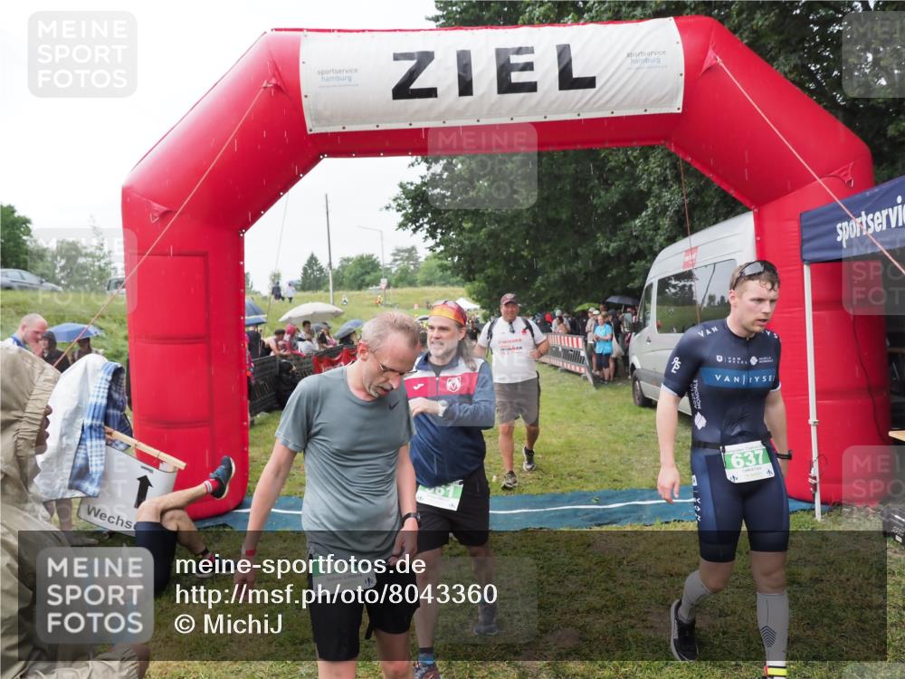 21.06.2025 - 27. Vierlanden-Triathlon MichiJ http://msf.ph/oto/8043360 15.06.2026 13:41:16 Ziel 167, 637, 925, 961 meine-sportfotos.de