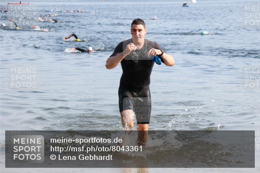 15.06.2025 - 27. Vierlanden-Triathlon Lena Gebhardt http://msf.ph/oto/8043361 15.06.2025 08:31:54 Schwimmen 30, 178 meine-sportfotos.de