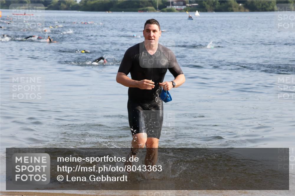 15.06.2025 - 27. Vierlanden-Triathlon Lena Gebhardt http://msf.ph/oto/8043363 15.06.2025 08:31:55 Schwimmen 30, 178 meine-sportfotos.de