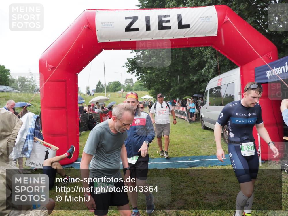 21.06.2025 - 27. Vierlanden-Triathlon MichiJ http://msf.ph/oto/8043364 15.06.2026 13:41:16 Ziel 167, 637, 925, 961 meine-sportfotos.de