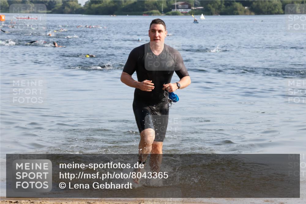 15.06.2025 - 27. Vierlanden-Triathlon Lena Gebhardt http://msf.ph/oto/8043365 15.06.2025 08:31:55 Schwimmen 30, 178 meine-sportfotos.de