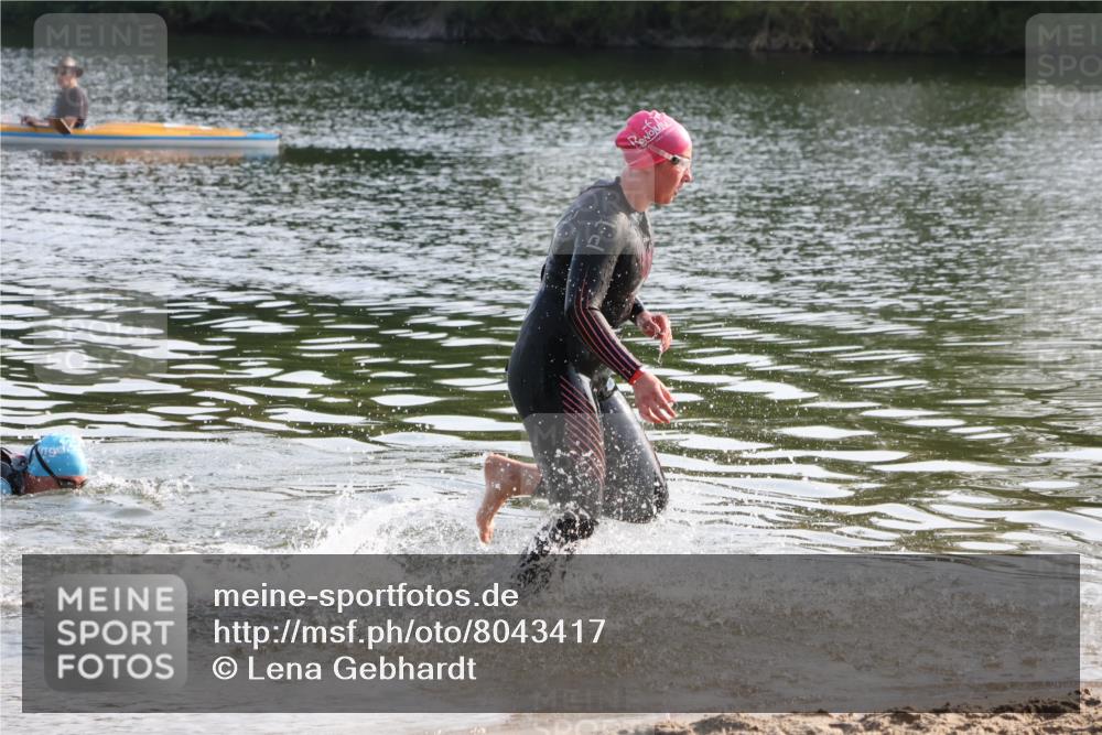 15.06.2025 - 27. Vierlanden-Triathlon Lena Gebhardt http://msf.ph/oto/8043417 15.06.2025 08:32:09 Schwimmen 178 meine-sportfotos.de