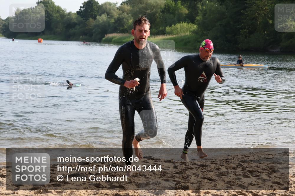15.06.2025 - 27. Vierlanden-Triathlon Lena Gebhardt http://msf.ph/oto/8043444 15.06.2025 08:32:20 Schwimmen 50, 188 meine-sportfotos.de