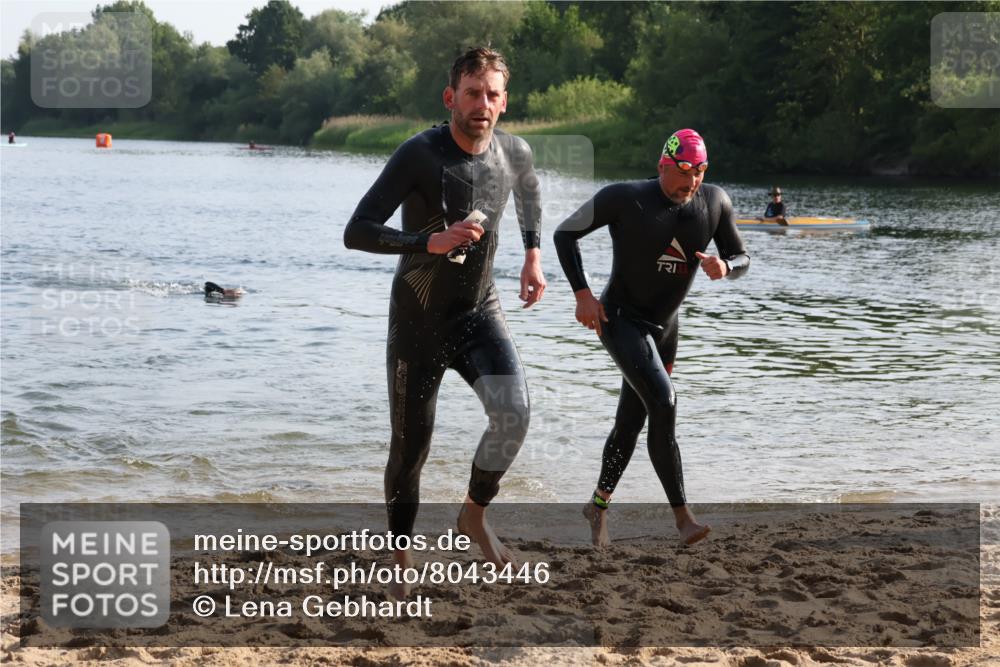 15.06.2025 - 27. Vierlanden-Triathlon Lena Gebhardt http://msf.ph/oto/8043446 15.06.2025 08:32:20 Schwimmen 50, 188 meine-sportfotos.de