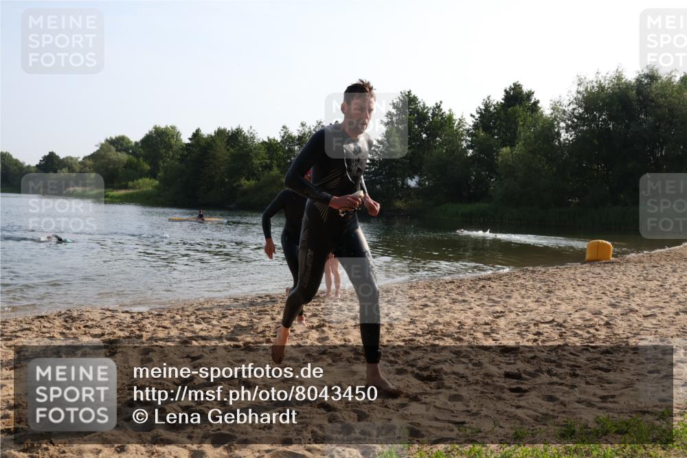 15.06.2025 - 27. Vierlanden-Triathlon Lena Gebhardt http://msf.ph/oto/8043450 15.06.2025 08:32:22 Schwimmen 14, 50, 188 meine-sportfotos.de