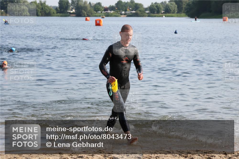 15.06.2025 - 27. Vierlanden-Triathlon Lena Gebhardt http://msf.ph/oto/8043473 15.06.2025 08:32:29 Schwimmen 14, 26, 50, 188 meine-sportfotos.de