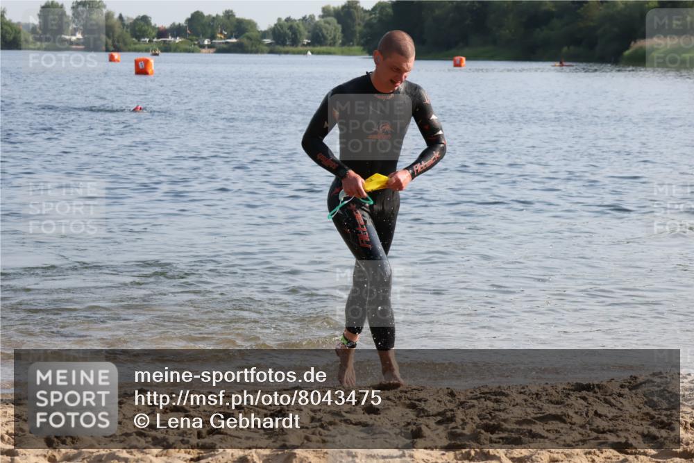 15.06.2025 - 27. Vierlanden-Triathlon Lena Gebhardt http://msf.ph/oto/8043475 15.06.2025 08:32:30 Schwimmen 14, 26, 50, 188 meine-sportfotos.de