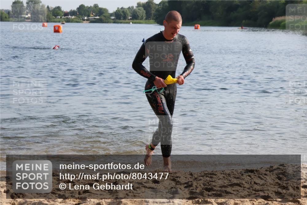 15.06.2025 - 27. Vierlanden-Triathlon Lena Gebhardt http://msf.ph/oto/8043477 15.06.2025 08:32:30 Schwimmen 14, 26, 50, 188 meine-sportfotos.de