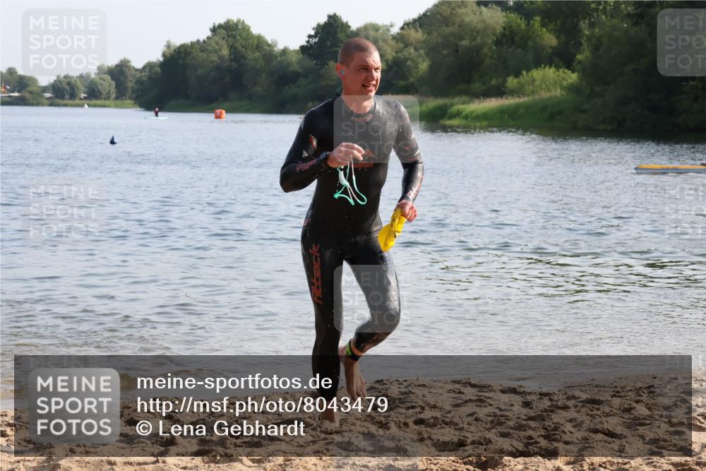15.06.2025 - 27. Vierlanden-Triathlon Lena Gebhardt http://msf.ph/oto/8043479 15.06.2025 08:32:31 Schwimmen 14, 26, 188 meine-sportfotos.de
