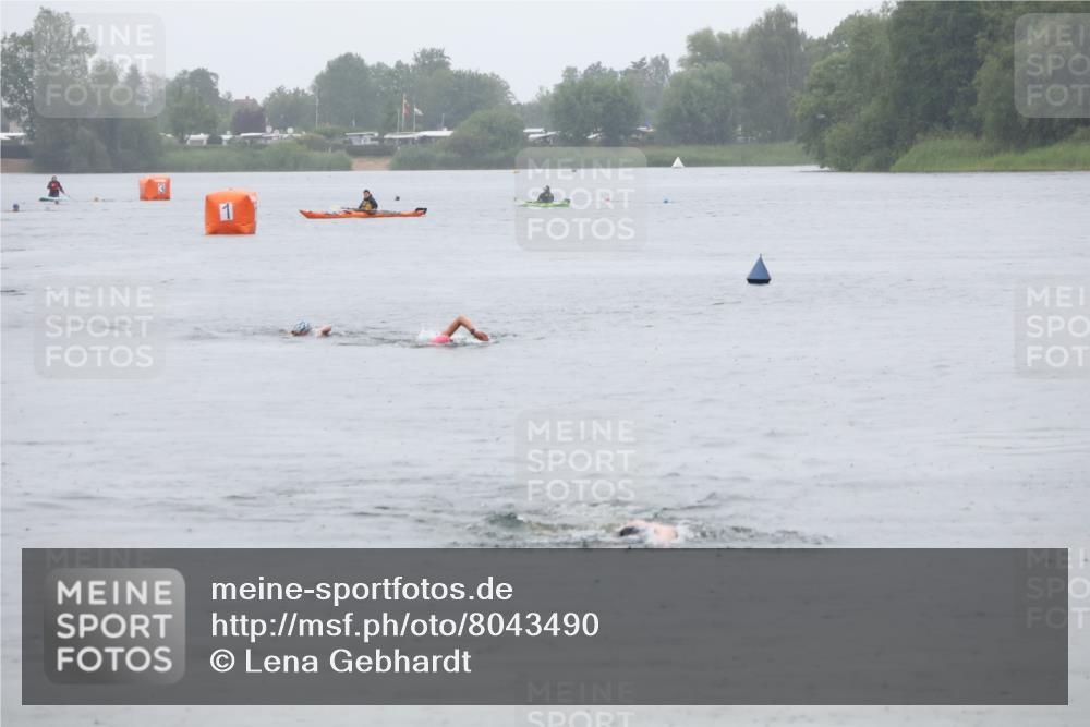21.06.2025 - 27. Vierlanden-Triathlon Lena Gebhardt http://msf.ph/oto/8043490 15.06.2025 14:36:45 Schwimmen  meine-sportfotos.de