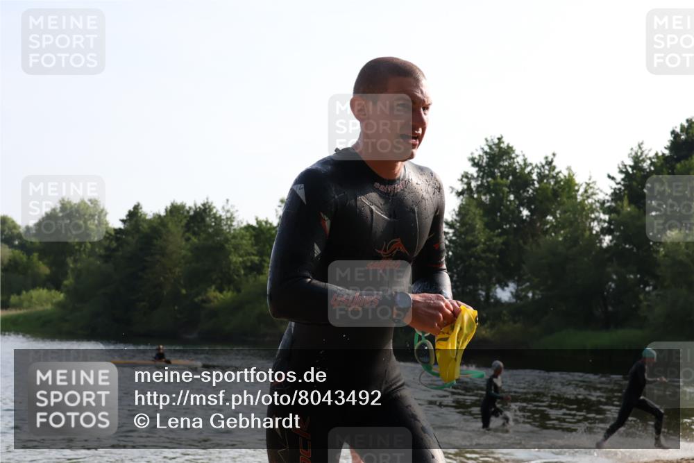 15.06.2025 - 27. Vierlanden-Triathlon Lena Gebhardt http://msf.ph/oto/8043492 15.06.2025 08:32:33 Schwimmen 14, 26, 38 meine-sportfotos.de