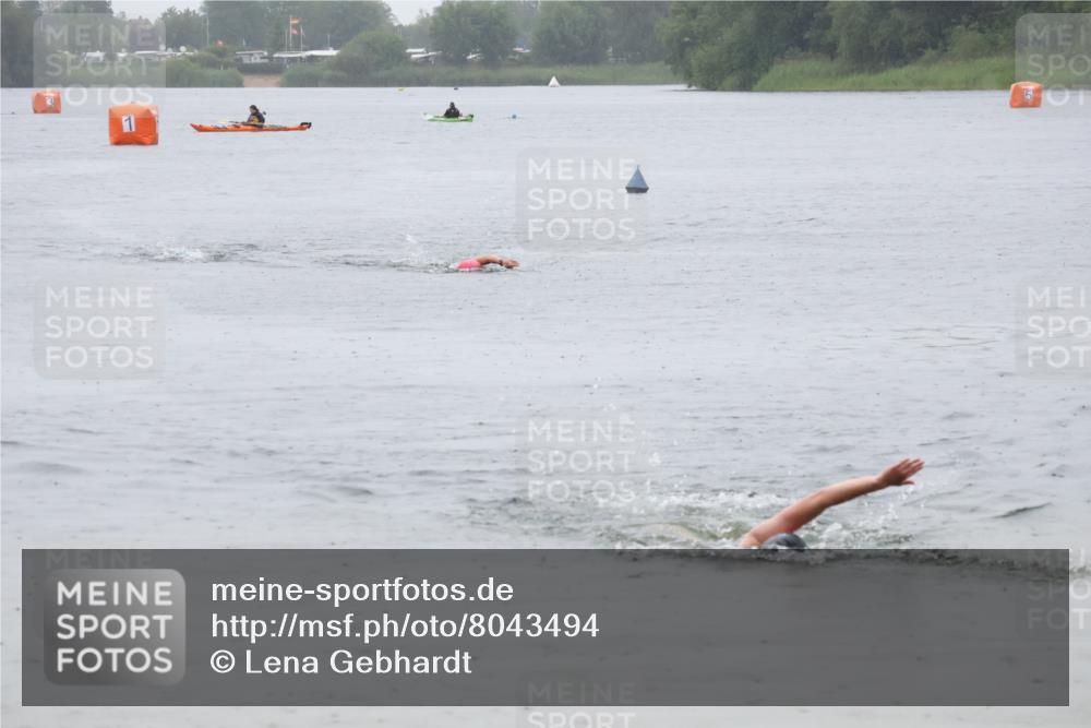 21.06.2025 - 27. Vierlanden-Triathlon Lena Gebhardt http://msf.ph/oto/8043494 15.06.2025 14:36:52 Schwimmen 1324 meine-sportfotos.de