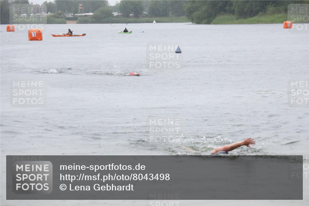 21.06.2025 - 27. Vierlanden-Triathlon Lena Gebhardt http://msf.ph/oto/8043498 15.06.2025 14:36:52 Schwimmen 1324 meine-sportfotos.de