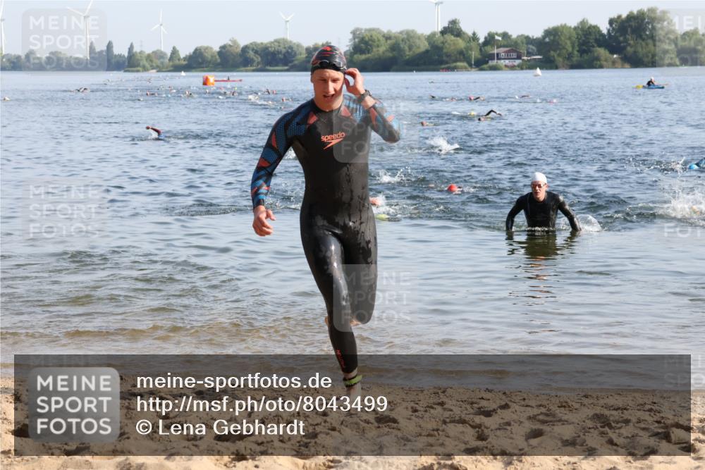 15.06.2025 - 27. Vierlanden-Triathlon Lena Gebhardt http://msf.ph/oto/8043499 15.06.2025 08:32:35 Schwimmen 14, 25, 26, 38 meine-sportfotos.de
