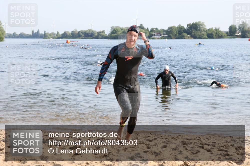 15.06.2025 - 27. Vierlanden-Triathlon Lena Gebhardt http://msf.ph/oto/8043503 15.06.2025 08:32:36 Schwimmen 14, 25, 26, 38 meine-sportfotos.de