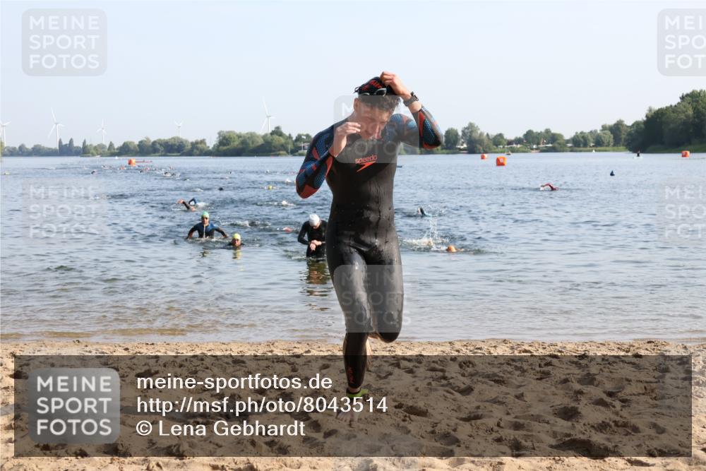 15.06.2025 - 27. Vierlanden-Triathlon Lena Gebhardt http://msf.ph/oto/8043514 15.06.2025 08:32:37 Schwimmen 14, 25, 26, 38, 87 meine-sportfotos.de