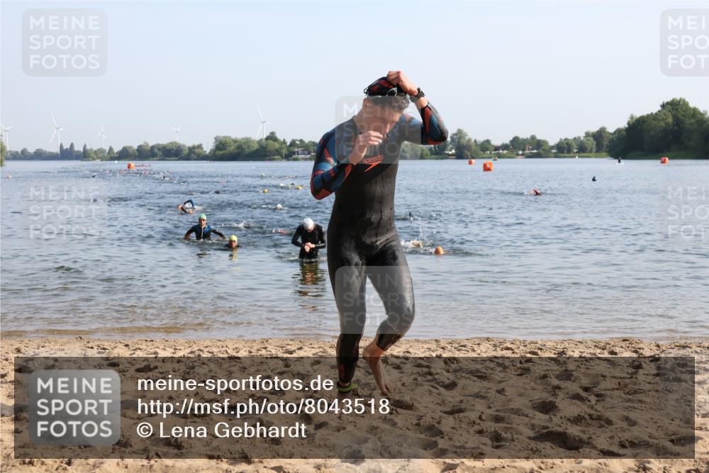15.06.2025 - 27. Vierlanden-Triathlon Lena Gebhardt http://msf.ph/oto/8043518 15.06.2025 08:32:37 Schwimmen 14, 25, 26, 38, 87 meine-sportfotos.de