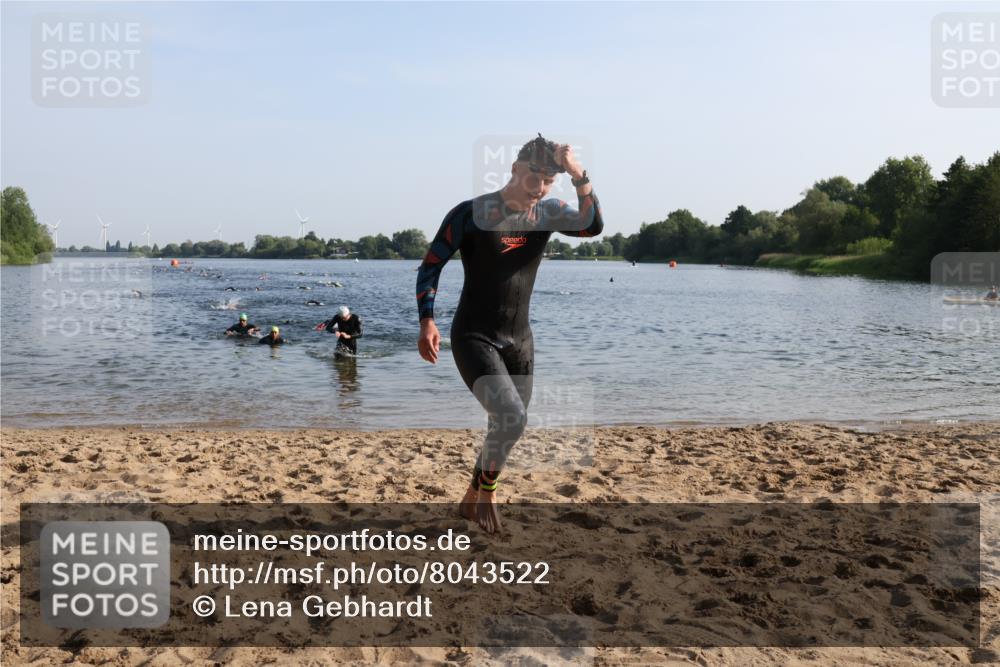 15.06.2025 - 27. Vierlanden-Triathlon Lena Gebhardt http://msf.ph/oto/8043522 15.06.2025 08:32:37 Schwimmen 14, 25, 26, 38, 87 meine-sportfotos.de