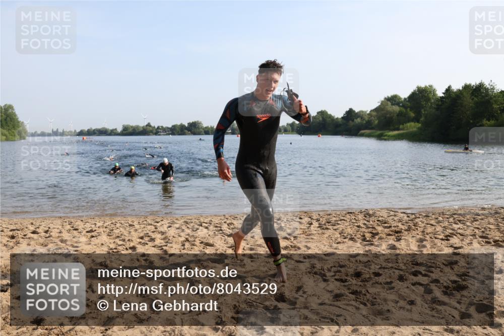 15.06.2025 - 27. Vierlanden-Triathlon Lena Gebhardt http://msf.ph/oto/8043529 15.06.2025 08:32:37 Schwimmen 14, 25, 26, 38, 87 meine-sportfotos.de