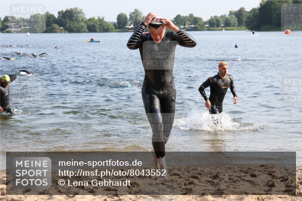 15.06.2025 - 27. Vierlanden-Triathlon Lena Gebhardt http://msf.ph/oto/8043552 15.06.2025 08:32:42 Schwimmen 14, 25, 26, 38, 41, 60, 87 meine-sportfotos.de