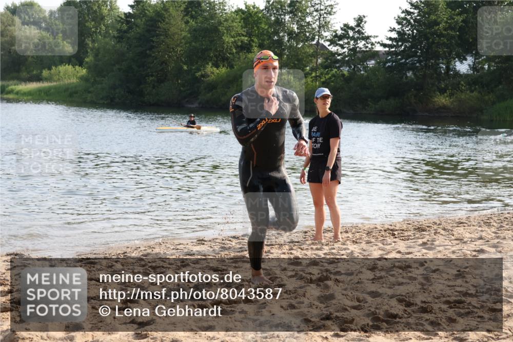 15.06.2025 - 27. Vierlanden-Triathlon Lena Gebhardt http://msf.ph/oto/8043587 15.06.2025 08:32:45 Schwimmen 8, 25, 26, 38, 41, 60, 87 meine-sportfotos.de