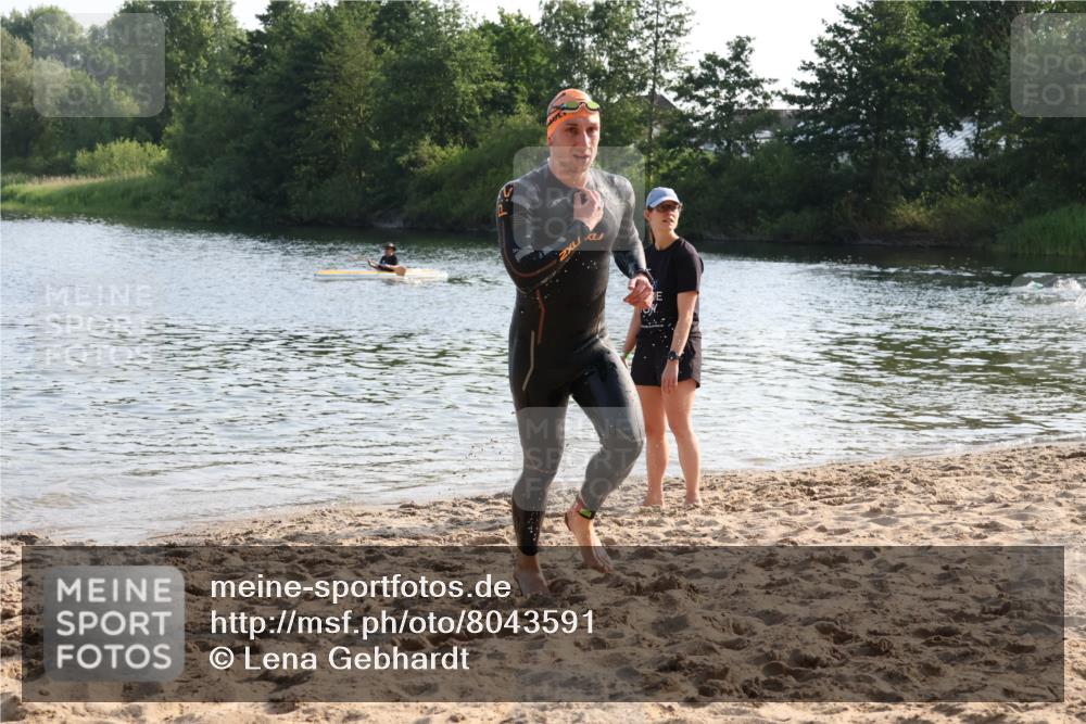 15.06.2025 - 27. Vierlanden-Triathlon Lena Gebhardt http://msf.ph/oto/8043591 15.06.2025 08:32:45 Schwimmen 8, 25, 26, 38, 41, 60, 87 meine-sportfotos.de