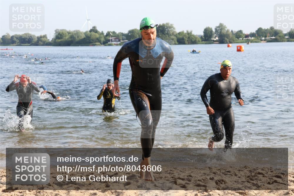 15.06.2025 - 27. Vierlanden-Triathlon Lena Gebhardt http://msf.ph/oto/8043606 15.06.2025 08:32:47 Schwimmen 8, 25, 38, 41, 60, 87 meine-sportfotos.de