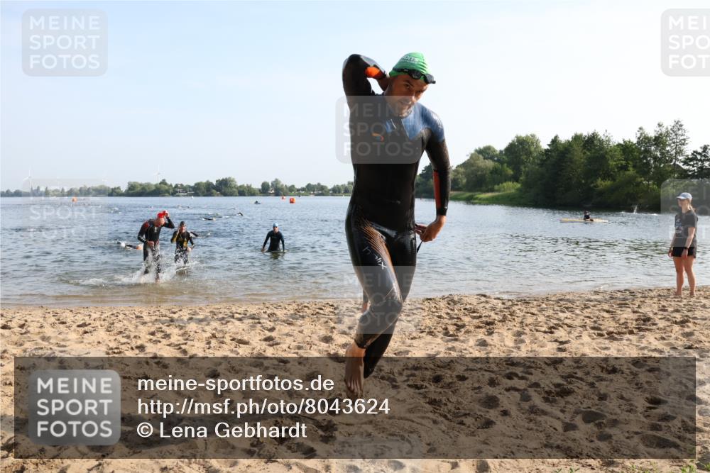 15.06.2025 - 27. Vierlanden-Triathlon Lena Gebhardt http://msf.ph/oto/8043624 15.06.2025 08:32:49 Schwimmen 8, 25, 38, 41, 60, 87 meine-sportfotos.de