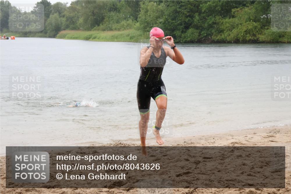 21.06.2025 - 27. Vierlanden-Triathlon Lena Gebhardt http://msf.ph/oto/8043626 15.06.2025 14:37:28 Schwimmen 1328, 1343 meine-sportfotos.de