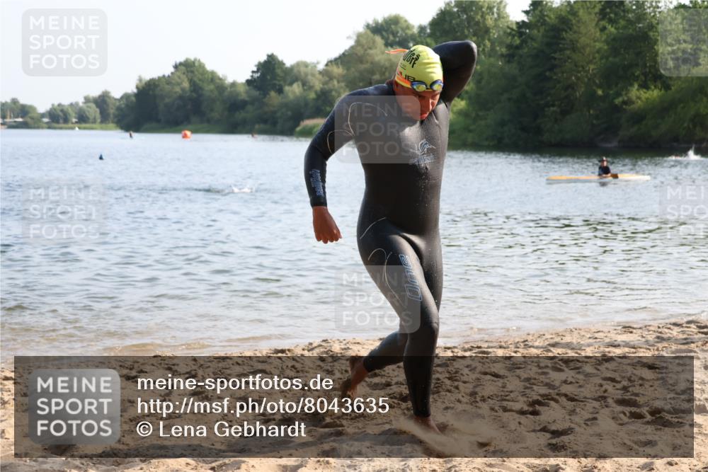 15.06.2025 - 27. Vierlanden-Triathlon Lena Gebhardt http://msf.ph/oto/8043635 15.06.2025 08:32:50 Schwimmen 8, 25, 38, 41, 60, 87 meine-sportfotos.de