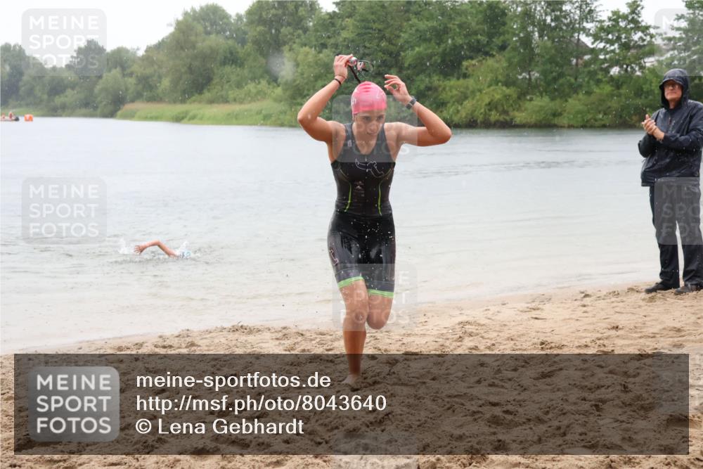 21.06.2025 - 27. Vierlanden-Triathlon Lena Gebhardt http://msf.ph/oto/8043640 15.06.2025 14:37:28 Schwimmen 1328, 1343 meine-sportfotos.de