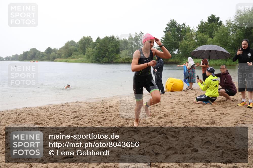21.06.2025 - 27. Vierlanden-Triathlon Lena Gebhardt http://msf.ph/oto/8043656 15.06.2025 14:37:29 Schwimmen 1328, 1343 meine-sportfotos.de