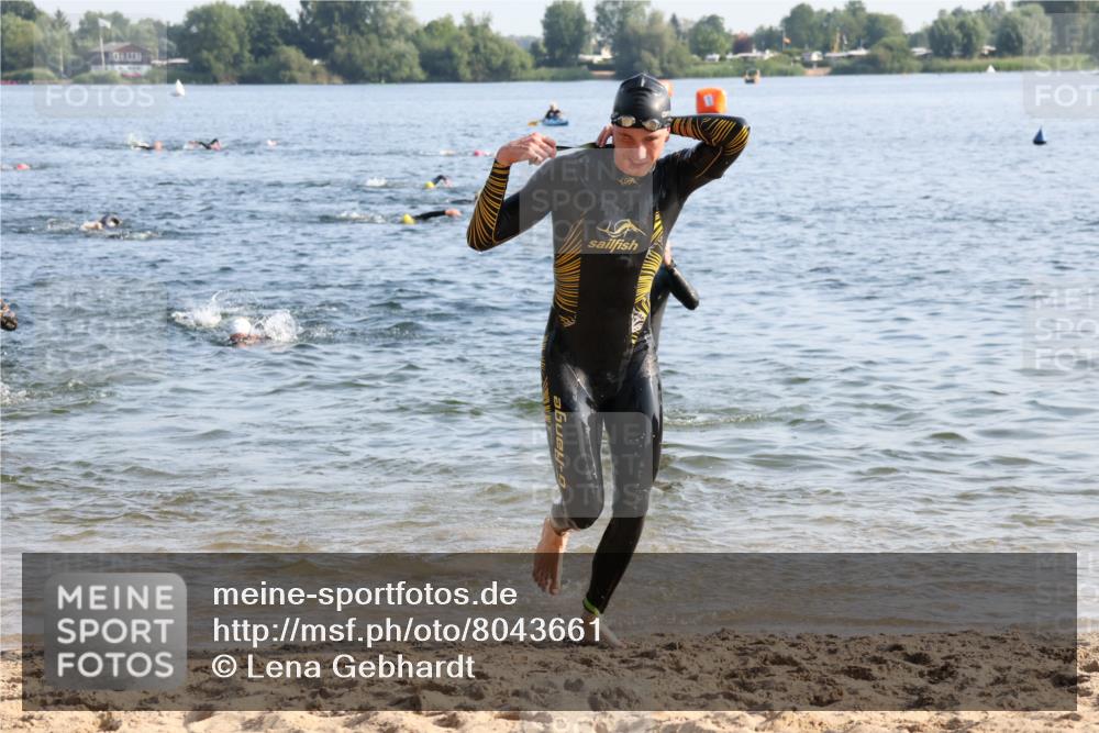 15.06.2025 - 27. Vierlanden-Triathlon Lena Gebhardt http://msf.ph/oto/8043661 15.06.2025 08:32:53 Schwimmen 8, 25, 41, 60, 87, 185, 234 meine-sportfotos.de