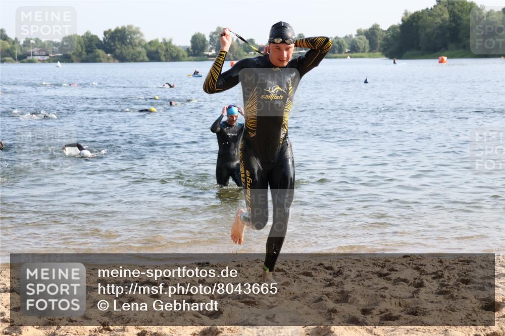 15.06.2025 - 27. Vierlanden-Triathlon Lena Gebhardt http://msf.ph/oto/8043665 15.06.2025 08:32:53 Schwimmen 8, 25, 41, 60, 87, 185, 234 meine-sportfotos.de