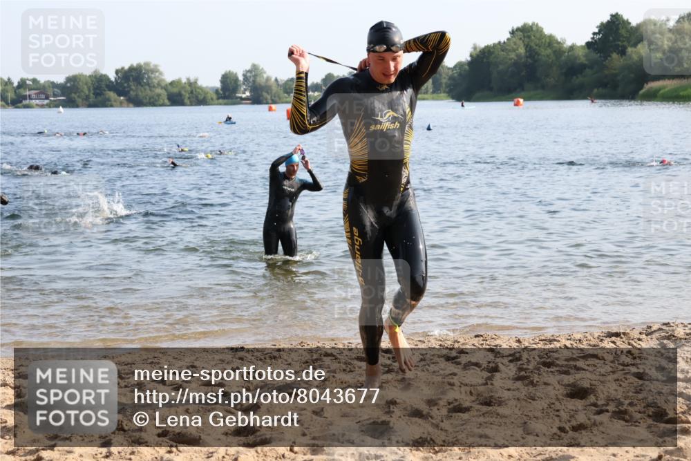 15.06.2025 - 27. Vierlanden-Triathlon Lena Gebhardt http://msf.ph/oto/8043677 15.06.2025 08:32:54 Schwimmen 8, 25, 41, 60, 87, 185, 234 meine-sportfotos.de