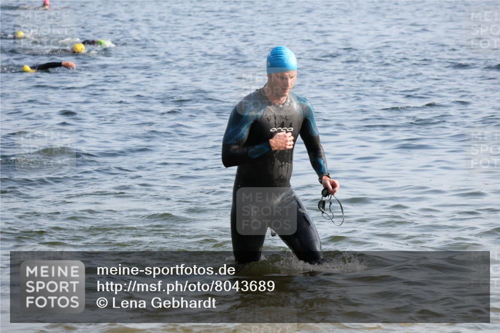 15.06.2025 - 27. Vierlanden-Triathlon Lena Gebhardt http://msf.ph/oto/8043689 15.06.2025 08:32:55 Schwimmen 8, 36, 41, 60, 87, 185, 234 meine-sportfotos.de