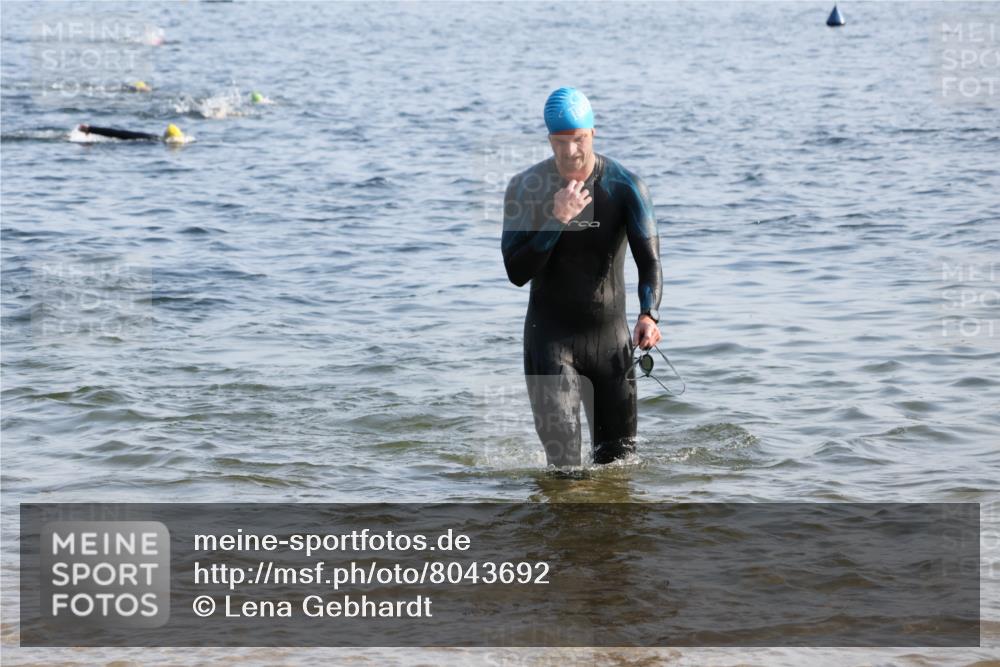 15.06.2025 - 27. Vierlanden-Triathlon Lena Gebhardt http://msf.ph/oto/8043692 15.06.2025 08:32:56 Schwimmen 8, 15, 36, 41, 60, 87, 185, 234 meine-sportfotos.de