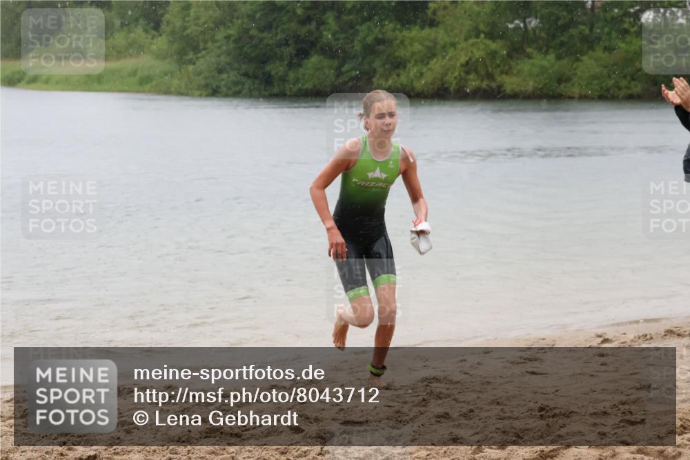 21.06.2025 - 27. Vierlanden-Triathlon Lena Gebhardt http://msf.ph/oto/8043712 15.06.2025 14:37:34 Schwimmen 1328, 1343 meine-sportfotos.de