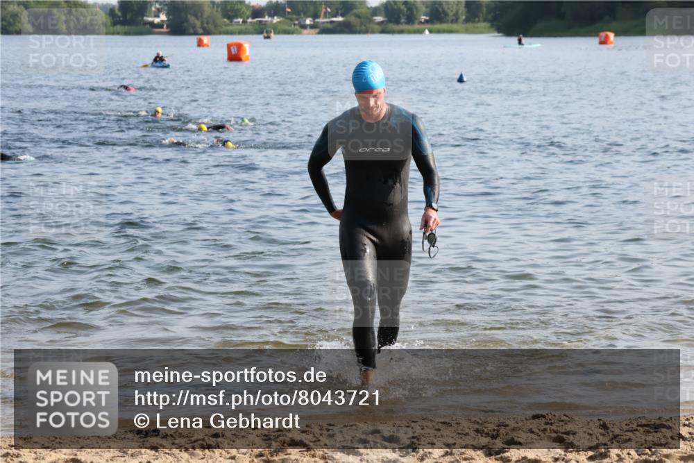15.06.2025 - 27. Vierlanden-Triathlon Lena Gebhardt http://msf.ph/oto/8043721 15.06.2025 08:32:59 Schwimmen 8, 15, 36, 41, 60, 185, 234 meine-sportfotos.de