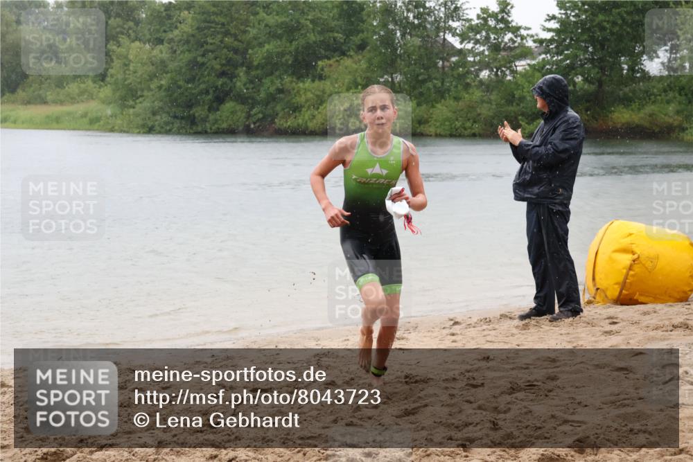 21.06.2025 - 27. Vierlanden-Triathlon Lena Gebhardt http://msf.ph/oto/8043723 15.06.2025 14:37:34 Schwimmen 1328, 1343 meine-sportfotos.de