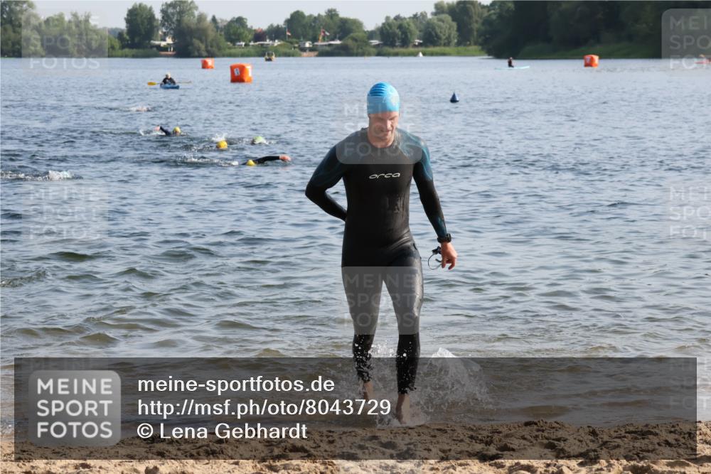 15.06.2025 - 27. Vierlanden-Triathlon Lena Gebhardt http://msf.ph/oto/8043729 15.06.2025 08:33:00 Schwimmen 8, 15, 36, 41, 60, 185, 234 meine-sportfotos.de